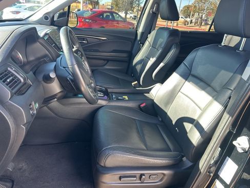 Used 2021 Honda Pilot Touring image 11