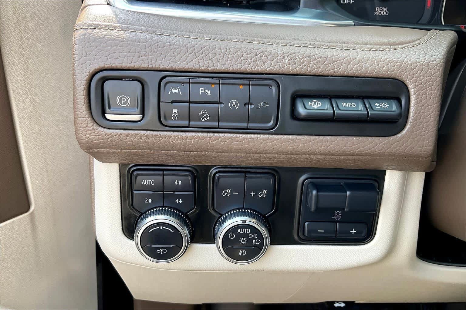 Used 2021 GMC Yukon Denali w/ Denali Ultimate Package AWD/4WD image 15