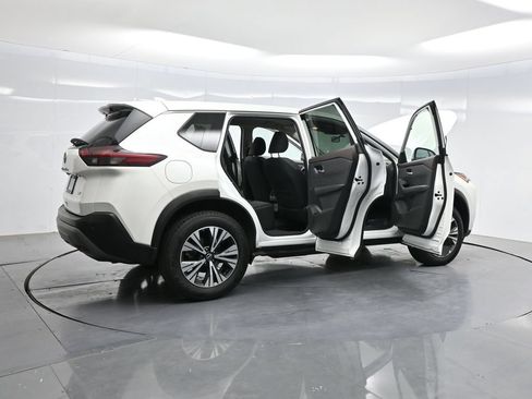 Used 2023 Nissan Rogue SV FWD image 4