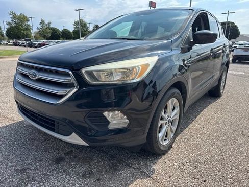 Used 2017 Ford Escape SE w/ SE Cold Weather Package FWD image 3