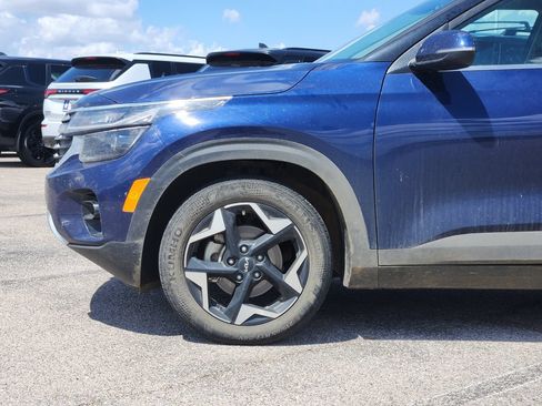 Used 2024 Kia Seltos EX FWD image 3