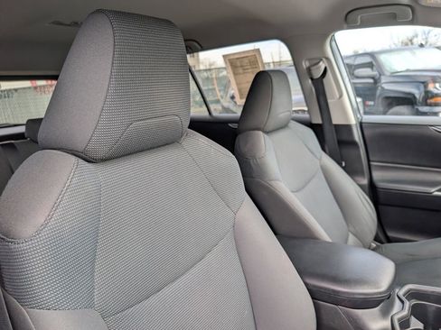 Used 2020 Toyota RAV4 LE image 17