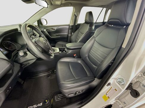 Certified 2020 Toyota RAV4 XLE Premium image 14