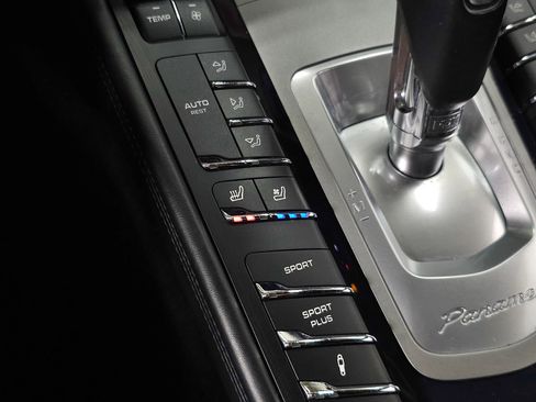 Used 2013 Porsche Panamera GTS image 28