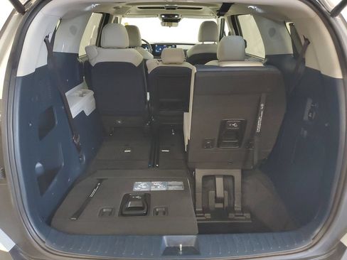 Used 2025 Kia Carnival SX w/ SX Dark Edition Package FWD image 26