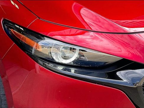 Used 2020 MAZDA MAZDA3 Hatchback w/ Premium Package FWD image 28