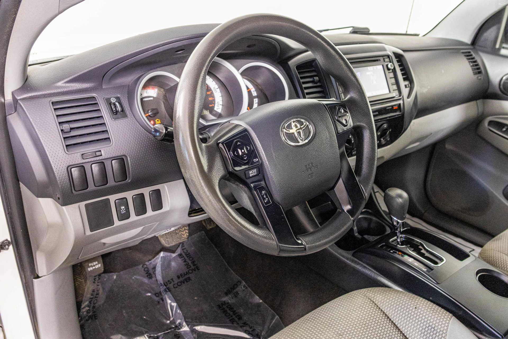 Used 2015 Toyota Tacoma 2WD Access Cab image 3