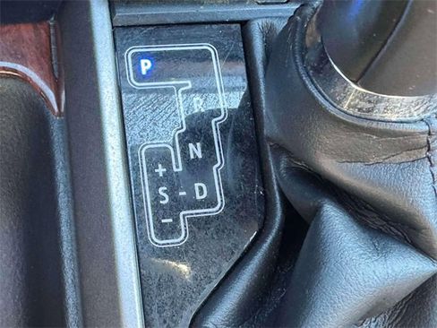 Used 2018 Toyota Tacoma Limited image 28