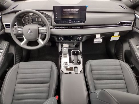 New 2026 Mitsubishi Outlander LE AWD/4WD image 2
