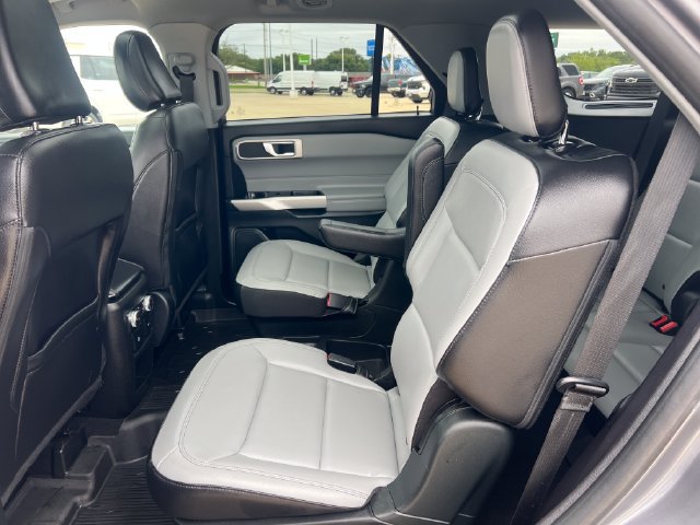 Used 2021 Ford Explorer XLT w/ Equipment Group 202A AWD/4WD image 15