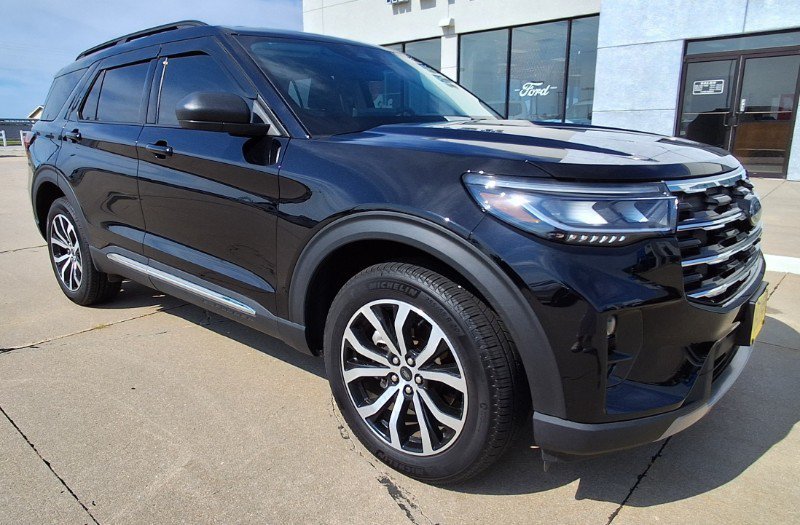 Used 2025 Ford Explorer Active w/ Active Comfort Package AWD/4WD image 2