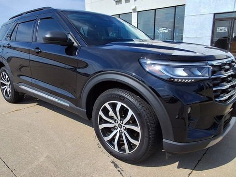 Used 2025 Ford Explorer Active w/ Active Comfort Package AWD/4WD image 2