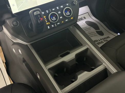 New 2026 Land Rover Defender 110 V8 image 35