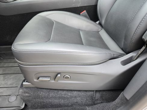 Used 2026 Tesla Model Y 2WD image 17