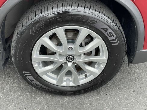 Used 2018 Nissan Rogue SV image 11