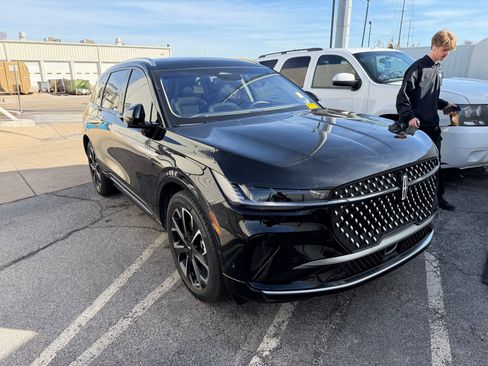 Used 2024 Lincoln Nautilus Reserve w/ Equipment Group 203A image 3