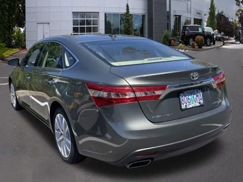 Used 2013 Toyota Avalon Limited w/ Technology Pkg FWD image 19