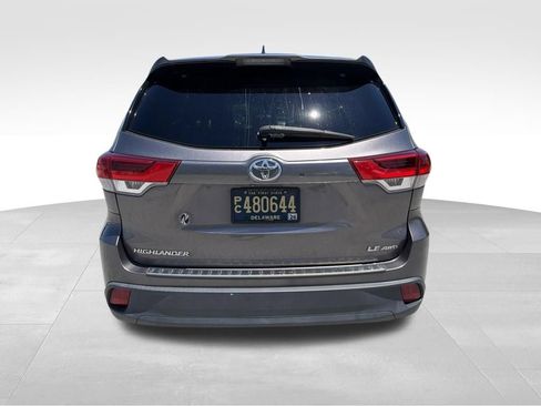 Used 2017 Toyota Highlander Plus AWD/4WD image 5