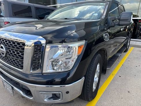 Used 2017 Nissan Titan SV RWD image 1