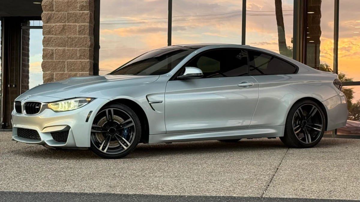 Used 2018 BMW M4 Coupe RWD image 3