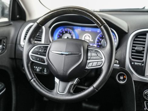 Used 2018 Chrysler 300 Limited image 14