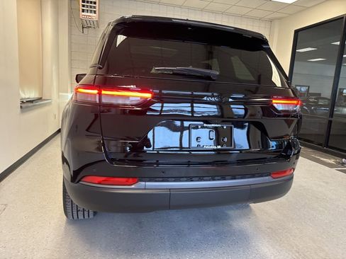 New 2026 Jeep Grand Cherokee Limited AWD/4WD image 18
