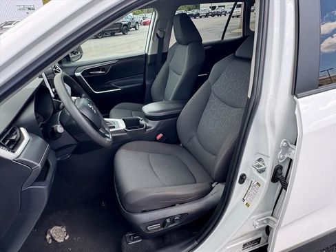 Used 2023 Toyota RAV4 XLE FWD image 12