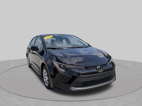 Used 2025 Toyota Corolla LE FWD image 8
