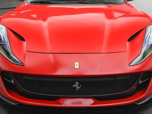 Used 2018 Ferrari 812 Superfast RWD image 33