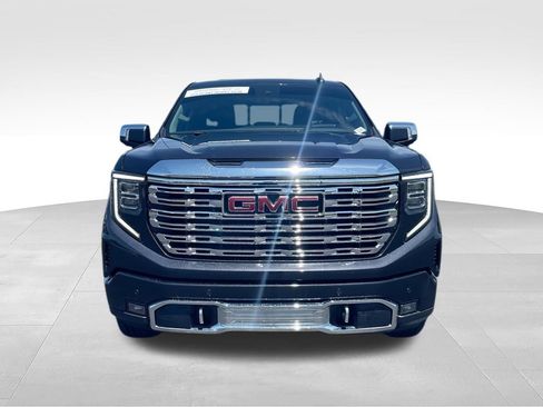 Used 2024 GMC Sierra 1500 Denali w/ Technology Package AWD/4WD image 3