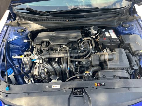 Used 2025 Hyundai Elantra SEL FWD image 16