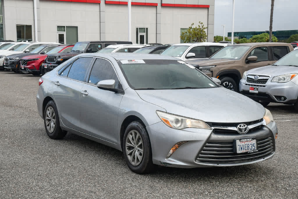 Used 2017 Toyota Camry LE FWD image 3