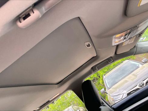 Used 2018 Toyota Highlander XLE image 14