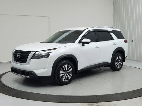 Used 2025 Nissan Pathfinder SL w/ Cargo Package FWD image 3