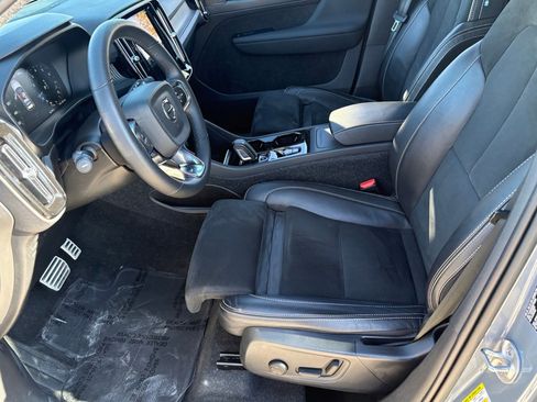 Certified 2022 Volvo XC40 T5 R-Design w/ Advanced Package image 29