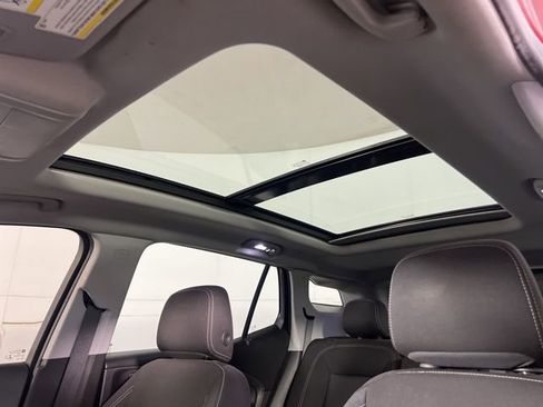 Used 2022 GMC Terrain SLE w/ Driver Convenience Package image 13