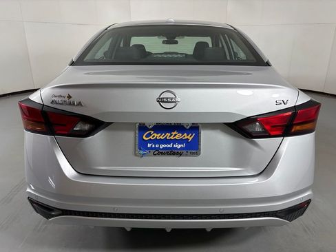 Used 2024 Nissan Altima 2.5 SV FWD image 7