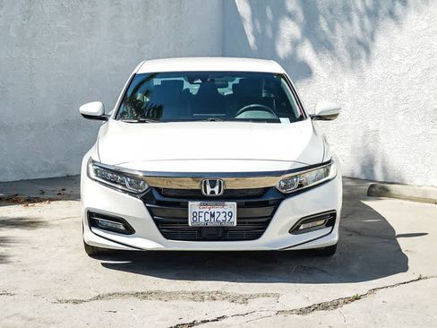 Used 2018 Honda Accord Sport image 2