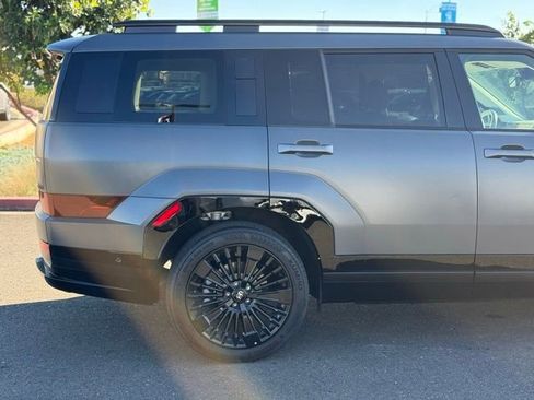 Used 2025 Hyundai Santa Fe Calligraphy image 11