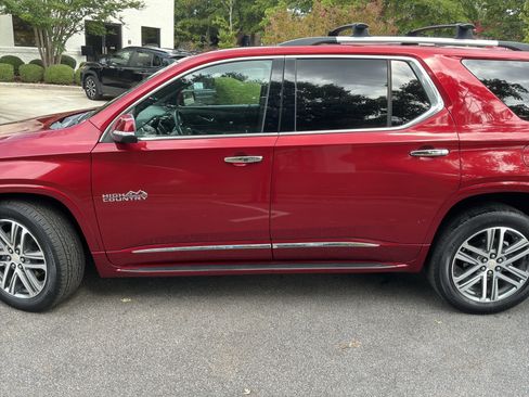 Used 2022 Chevrolet Traverse High Country w/ LPO, 'HIT The Road' Package AWD/4WD image 7