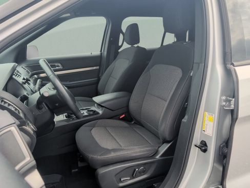 Used 2018 Ford Explorer XLT FWD image 14