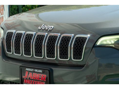 Used 2021 Jeep Cherokee Latitude Lux w/ Mopar Interior Package AWD/4WD image 23