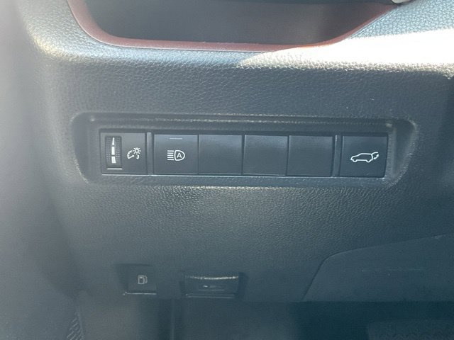 Used 2021 Toyota RAV4 Limited AWD/4WD image 38