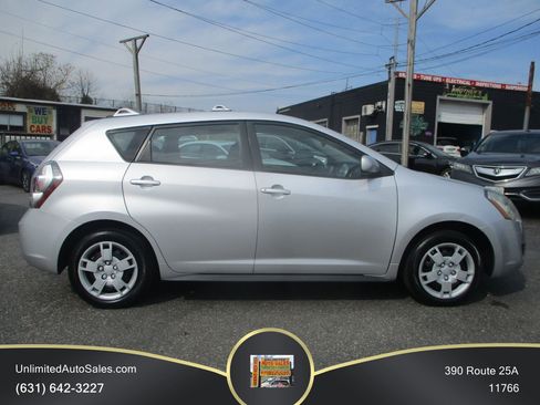 Used 2009 Pontiac Vibe AWD w/ Sun And Sound Package image 4