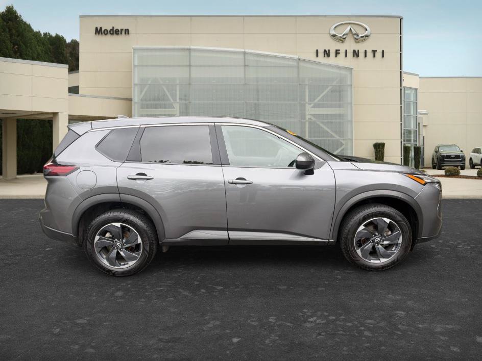 Used 2025 Nissan Rogue SV AWD/4WD image 4
