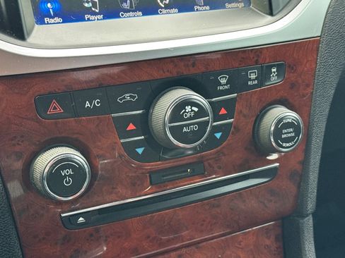 Used 2014 Chrysler 300 image 17