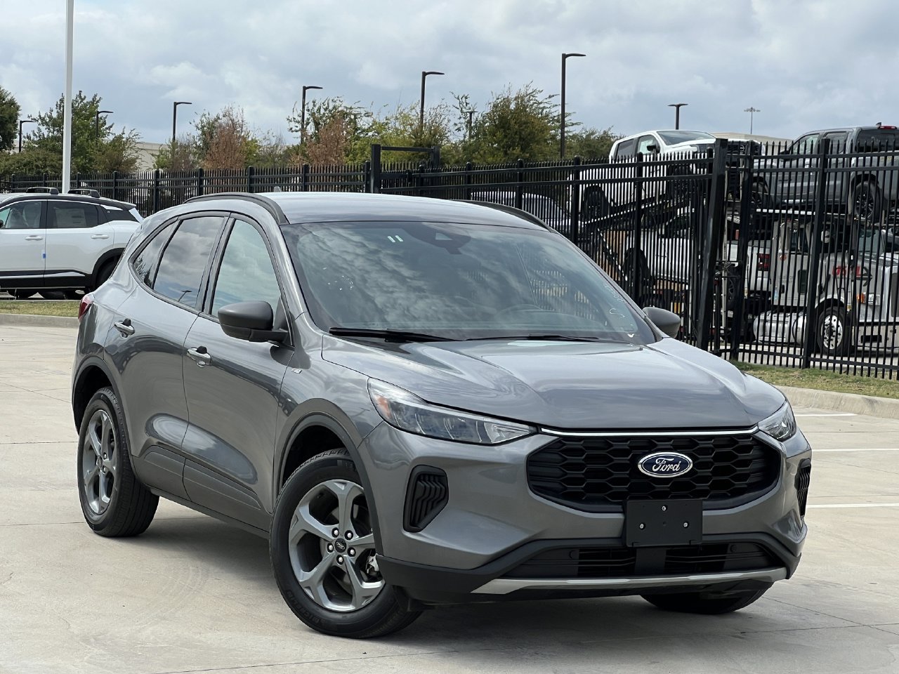 Used 2025 Ford Escape ST-Line AWD/4WD image 1