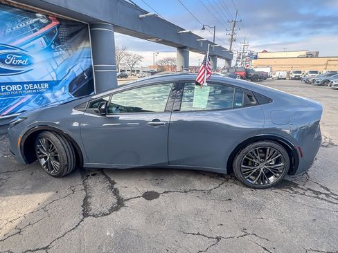 Used 2025 Toyota Prius XLE image 4