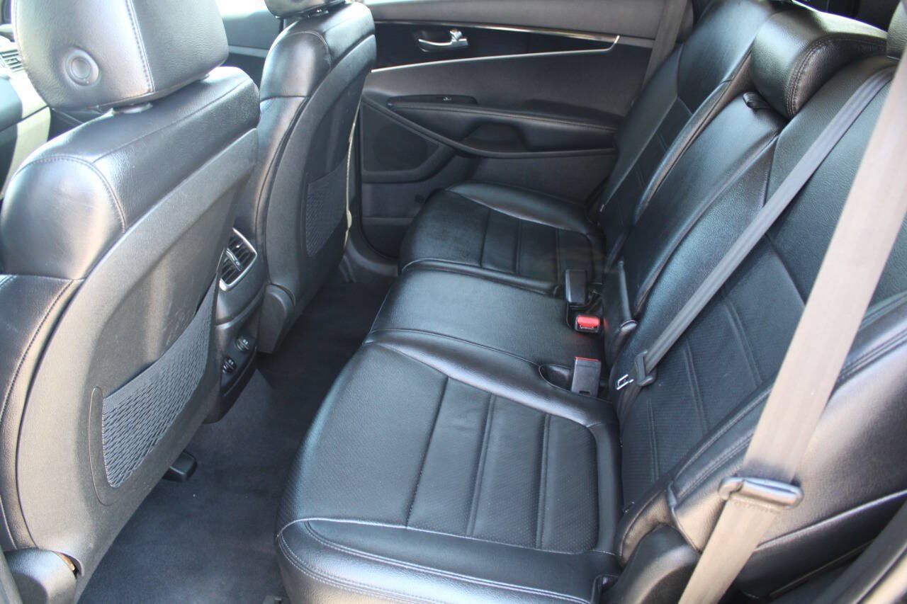 Used 2019 Kia Sorento AWD image 10