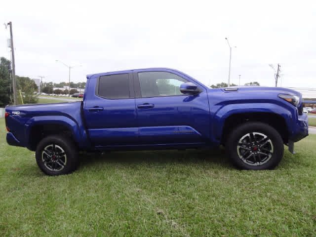 Used 2025 Toyota Tacoma TRD Sport w/ TRD Sport Upgrade Package AWD/4WD image 5